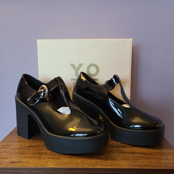 Yoki 1990s Leatherette Platform T Strap Pumps - Picture 2 of 9